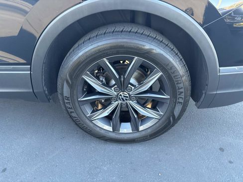 Certified 2022 Volkswagen Tiguan SE w/ Panoramic Sunroof Package image 6