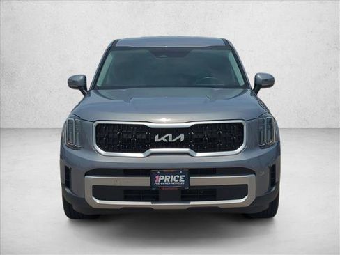 Used 2023 Kia Telluride LX FWD image 2