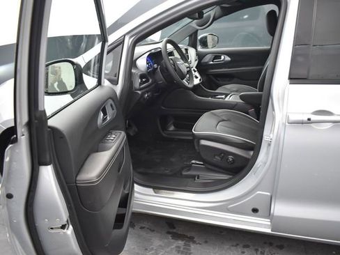 New 2026 Chrysler Pacifica Limited w/ S Appearance Package FWD image 12