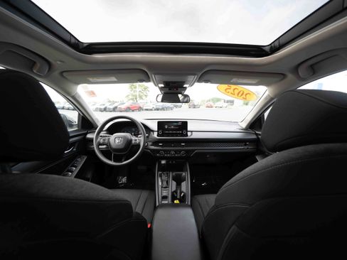 Used 2025 Honda Accord SE image 19