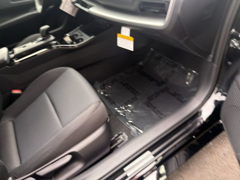 New 2027 Toyota Prius LE FWD image 18