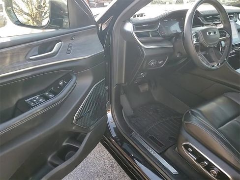 Used 2023 Jeep Grand Cherokee L Overland w/ Advanced Protech Group III image 8