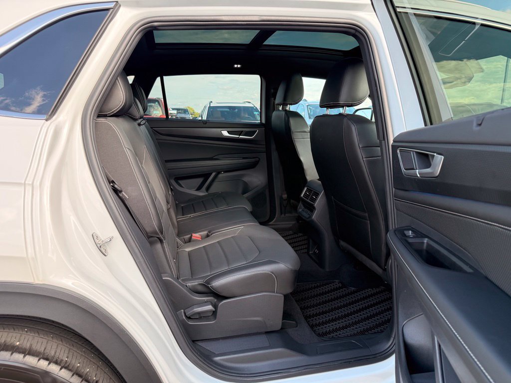 Used 2024 Volkswagen Atlas Cross Sport SEL R-Line AWD/4WD image 26