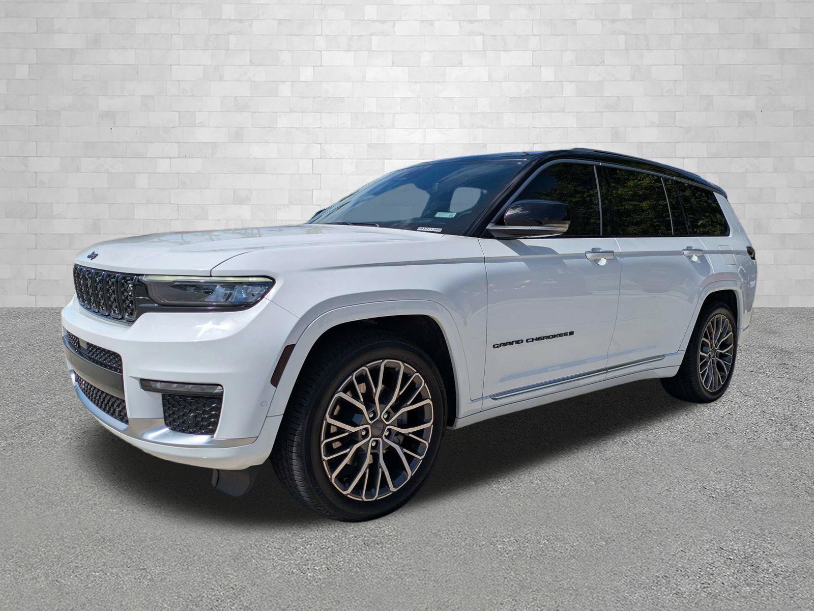 Used 2023 Jeep Grand Cherokee L Summit AWD/4WD image 5