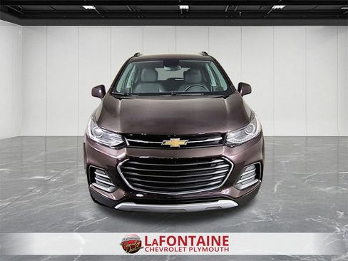 Certified 2022 Chevrolet Trax LT w/ LT Convenience Package image 3