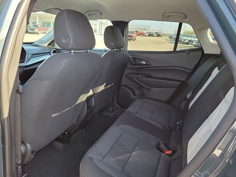 Used 2025 Chevrolet Trax LS w/ LS Convenience Package FWD image 9