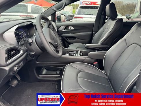 New 2026 Chrysler Pacifica Limited w/ S Appearance Package image 12