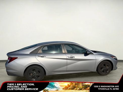 Used 2021 Hyundai Elantra SEL w/ Convenience Package FWD image 12