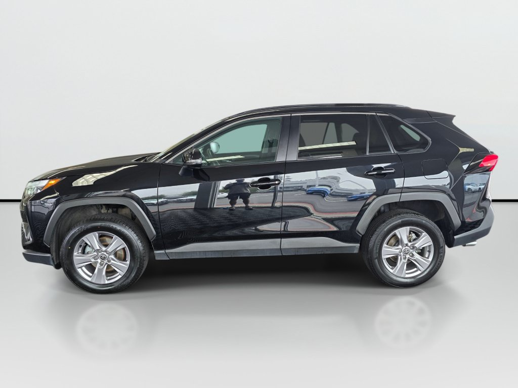 Used 2025 Toyota RAV4 XLE AWD/4WD image 2