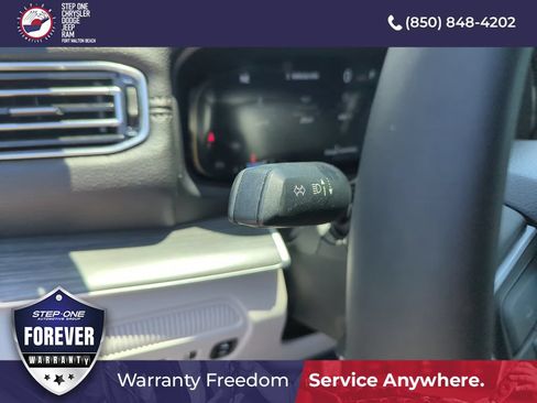 Used 2024 Jeep Wagoneer Series III w/ Premium Group I AWD/4WD image 20