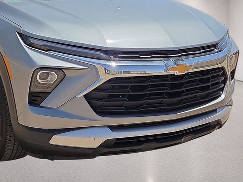 Used 2025 Chevrolet TrailBlazer LT FWD image 9