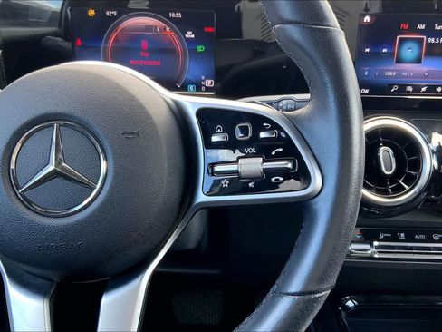 Used 2020 Mercedes-Benz GLB 250 image 25