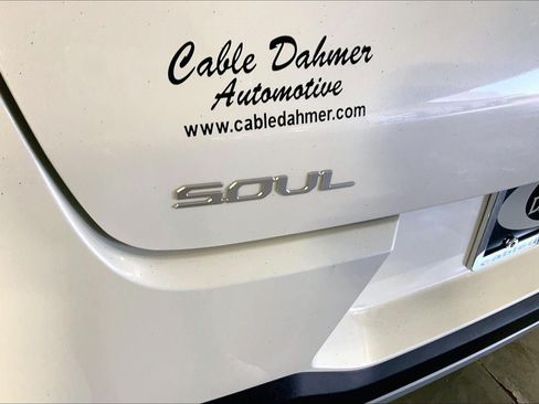 Certified 2025 Kia Soul LX w/ LX Technology Package FWD image 8