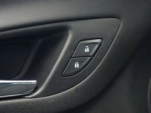 Used 2020 Chevrolet Equinox LT image 29