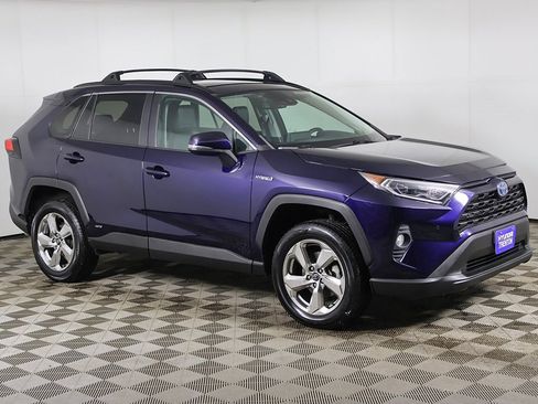 Used 2021 Toyota RAV4 XLE Premium image 45