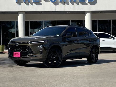 Used 2024 Chevrolet Trax ACTIV w/ Driver Confidence Package image 1