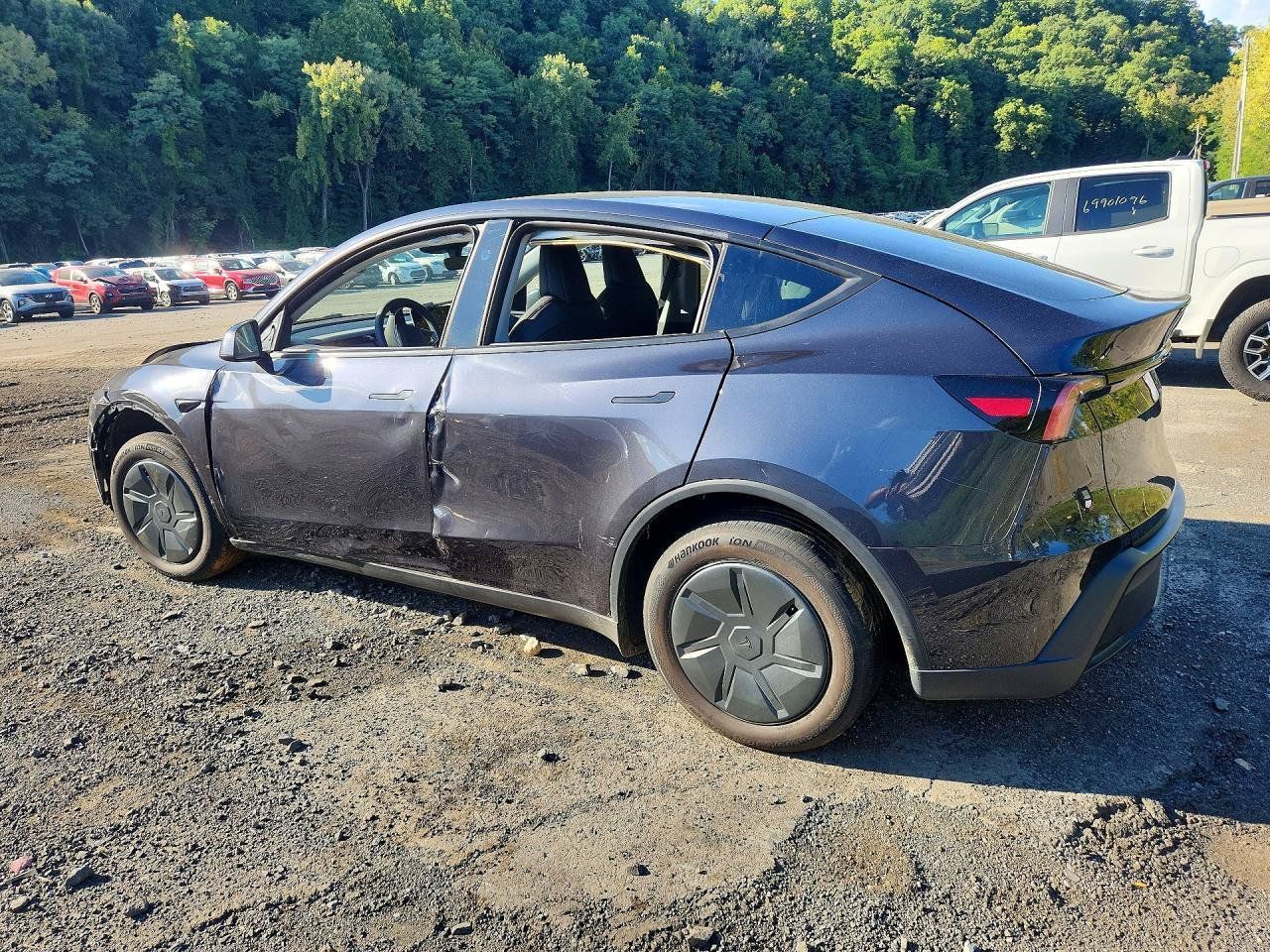 Used 2026 Tesla Model Y 2WD image 3