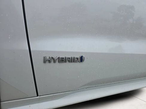 Used 2021 Toyota Sienna XLE FWD image 36