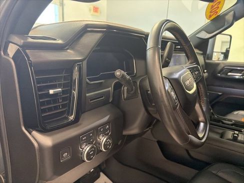 Used 2024 GMC Sierra 2500 AT4 image 23