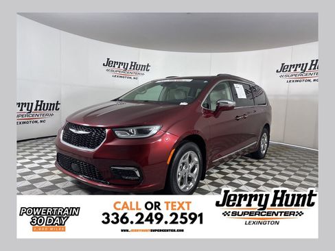 Used 2021 Chrysler Pacifica Limited w/ Uconnect Theater Family Group image 1
