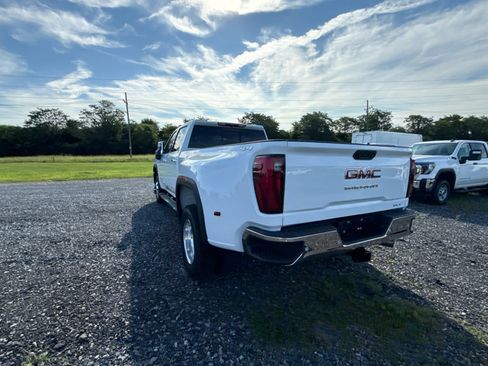 New 2026 GMC Sierra 3500 SLT w/ SLT Premium Package AWD/4WD image 11