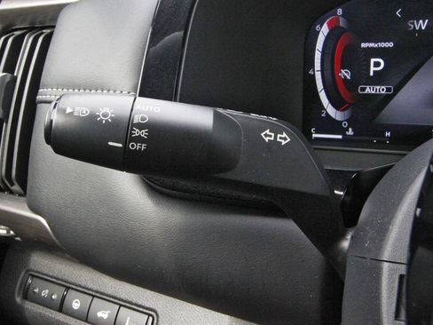 Certified 2025 Nissan Pathfinder Platinum AWD/4WD image 22