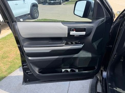 Used 2016 Toyota Tundra Limited w/ Limited Premium Package AWD/4WD image 8