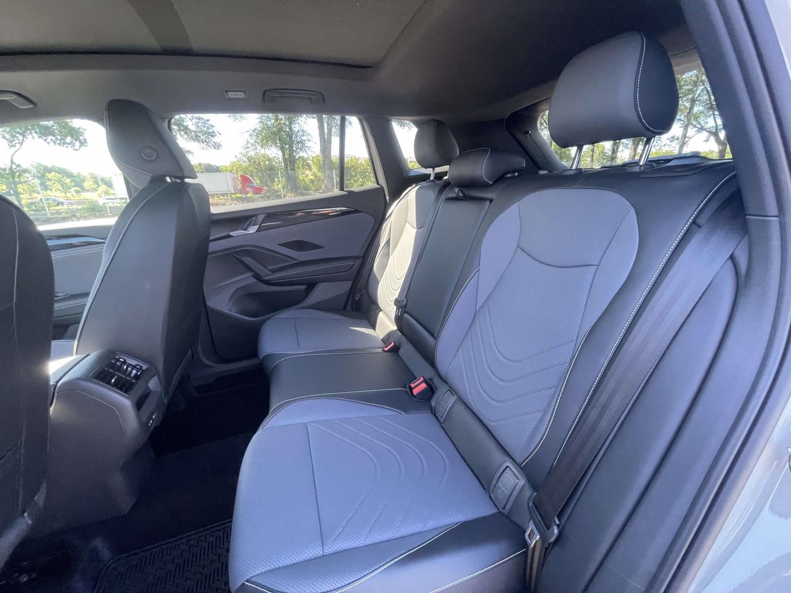 New 2026 Volkswagen Tiguan SE R-Line FWD image 13