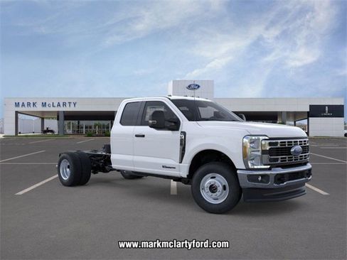 New 2026 Ford F350 XL w/ XL Chrome Package image 7
