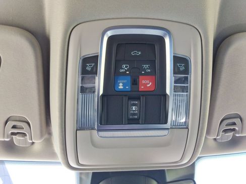 Used 2022 RAM 1500 Laramie AWD/4WD image 21