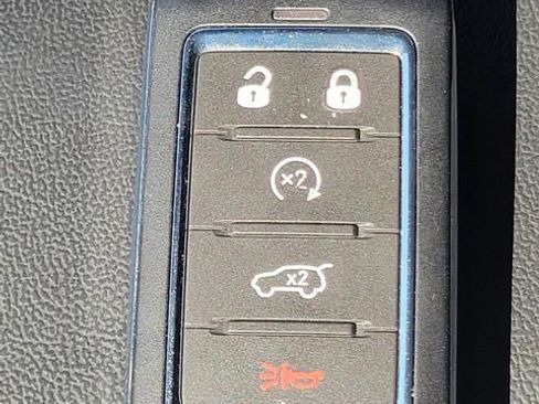 Used 2024 Jeep Grand Cherokee Altitude image 8