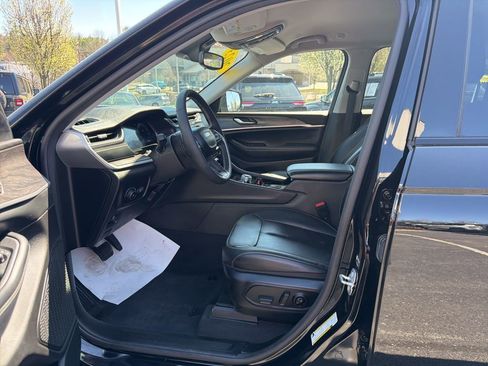 Used 2023 Jeep Grand Cherokee Limited w/ Trailer Tow Prep Group (B) image 9