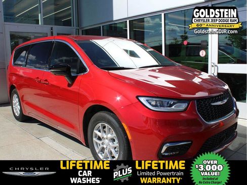 New 2026 Chrysler Pacifica Select image 1