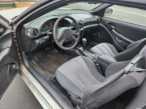 Used 2004 Pontiac Sunfire Coupe w/ 1SB Preferred Equipment Group image 10