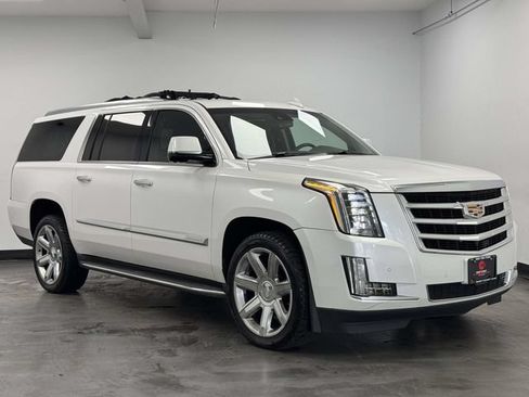 Used 2016 Cadillac Escalade ESV Luxury AWD/4WD image 6