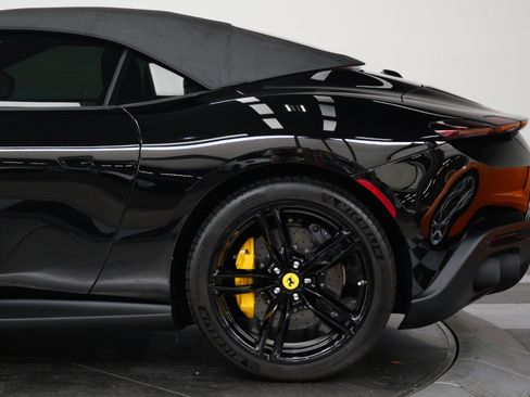 Used 2025 Ferrari Roma Spider RWD image 43