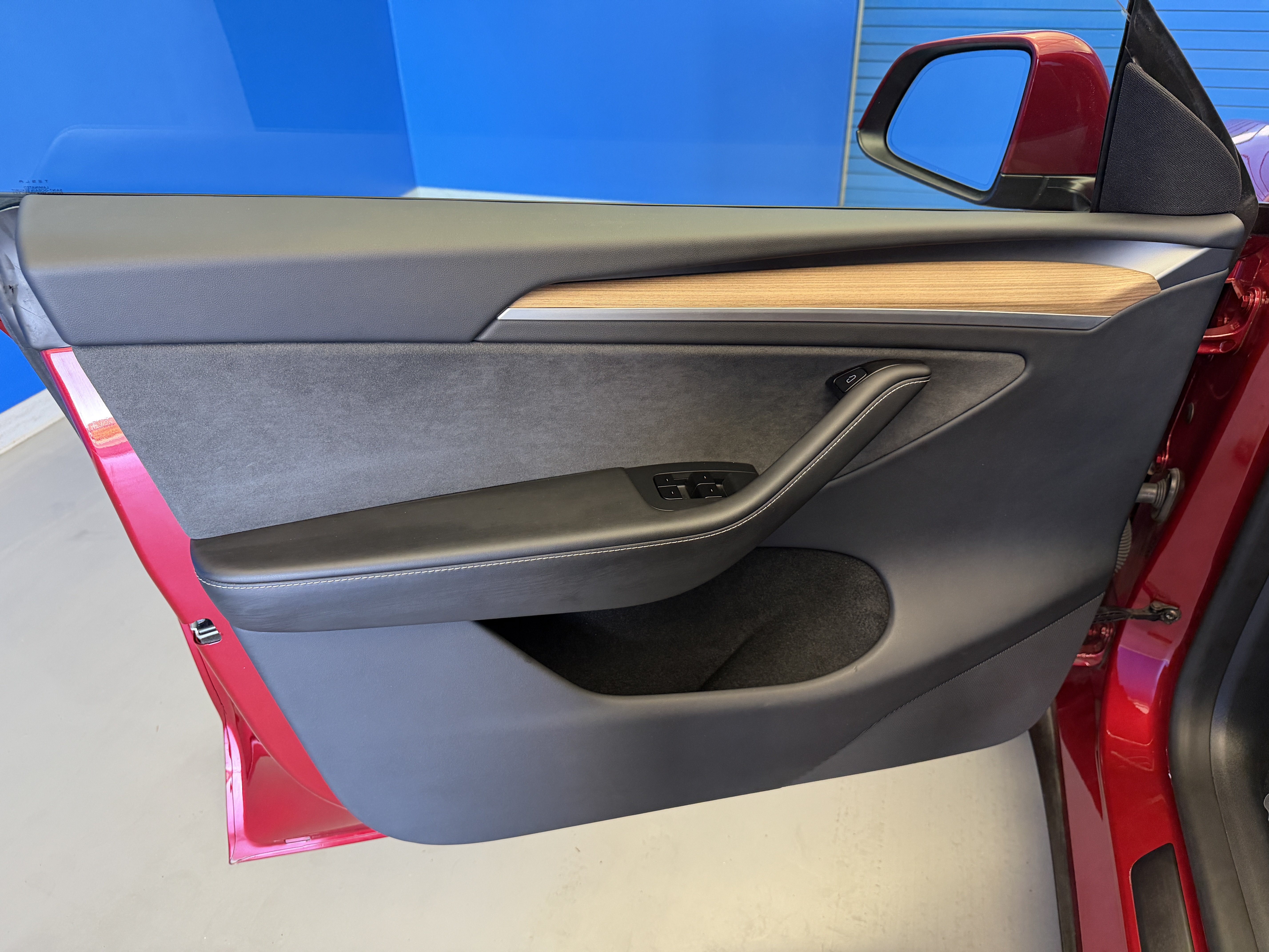 Used 2025 Tesla Model Y Long Range RWD image 10