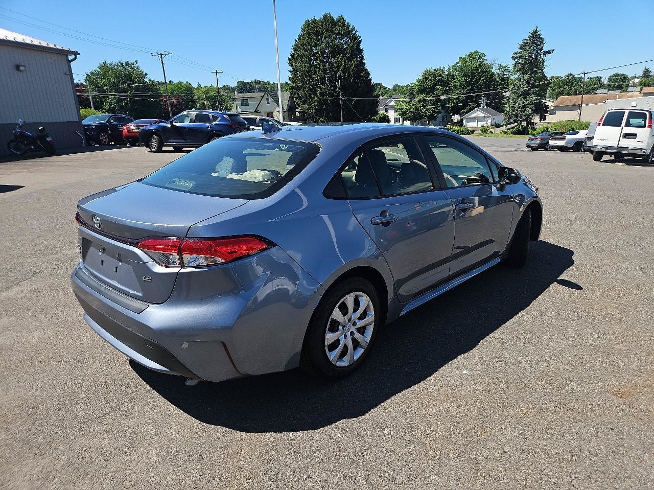 Used 2021 Toyota Corolla LE FWD image 3