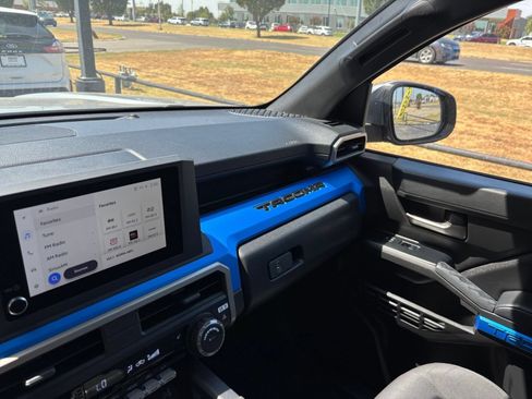 Used 2025 Toyota Tacoma TRD Off-Road AWD/4WD image 30