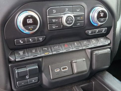 Used 2022 GMC Sierra 3500 Denali w/ Denali Ultimate Package AWD/4WD image 15