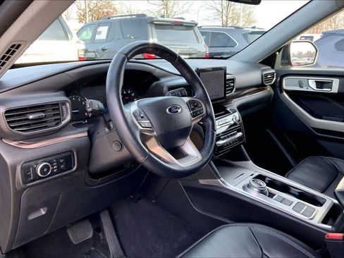 Used 2023 Ford Explorer Limited w/ Equipment Group 301A image 17