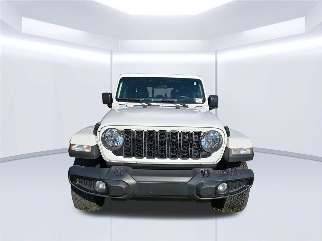 Used 2024 Jeep Gladiator Sport AWD/4WD image 2