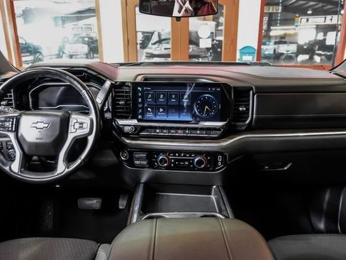 Used 2024 Chevrolet Silverado 2500 LT AWD/4WD image 15