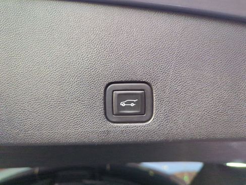 Used 2023 Cadillac XT6 Sport image 41