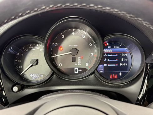 Certified 2023 Porsche Macan AWD/4WD image 29