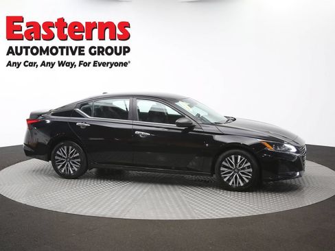 Used 2024 Nissan Altima 2.5 SV FWD image 46