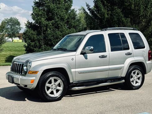 Used 2007 Jeep Liberty Limited AWD/4WD image 6