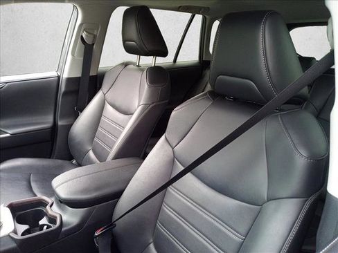 Used 2019 Toyota RAV4 Limited FWD image 13