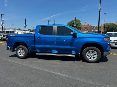 Used 2022 Chevrolet Silverado 1500 LT AWD/4WD image 2