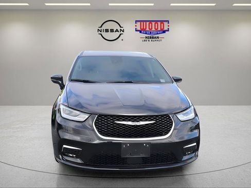 Used 2024 Chrysler Pacifica Limited FWD image 9